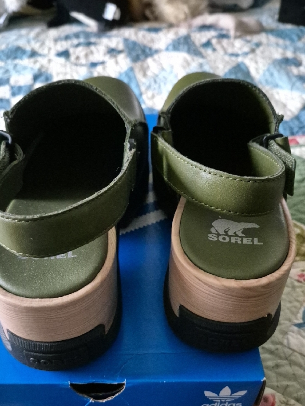 Sorel Roam'n Clog in Olive and Black - Picture 5 of 7